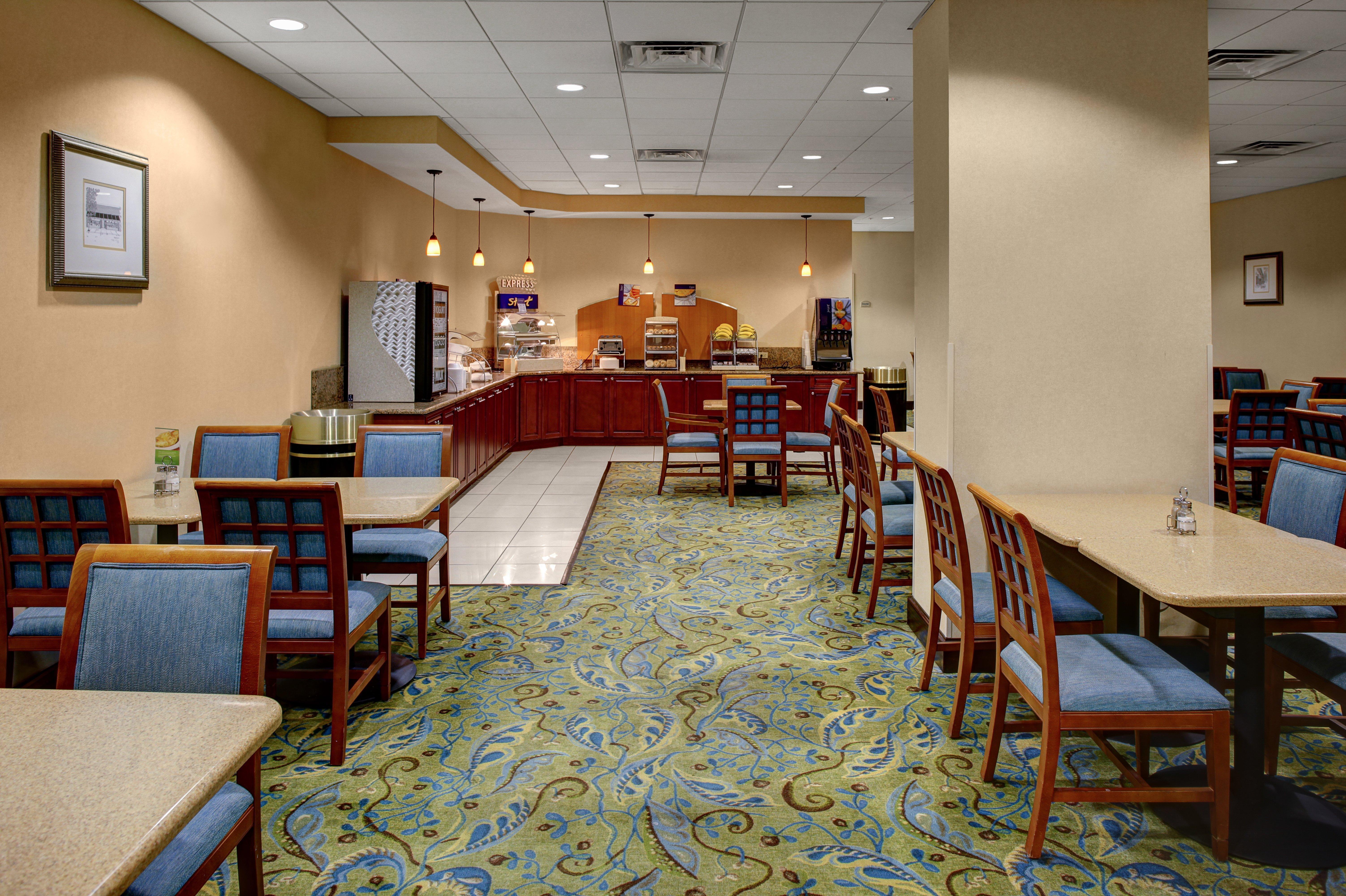 Holiday Inn Express - Richmond Downtown By Ihg Екстериор снимка